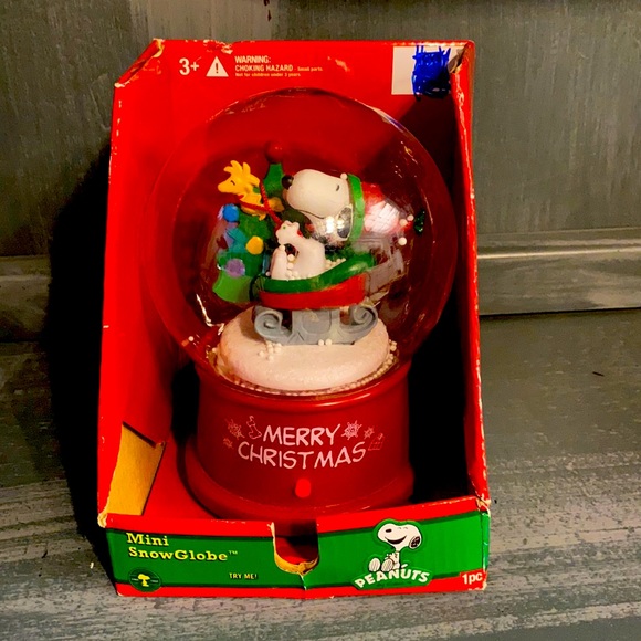 Peanuts Mini Snow Music Globe - Picture 1 of 8